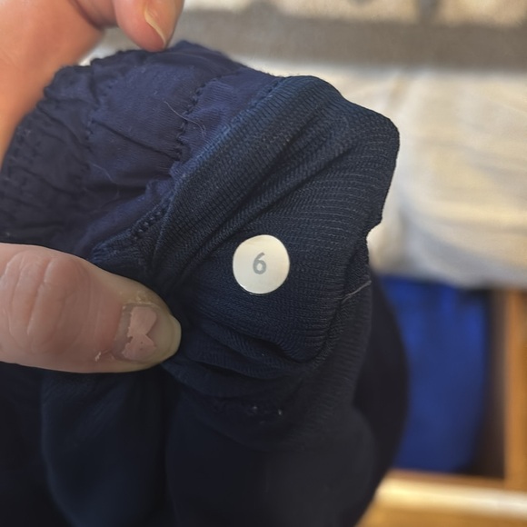 VGUC Hotty Hot Short Navy Size 6 - Picture 3 of 3